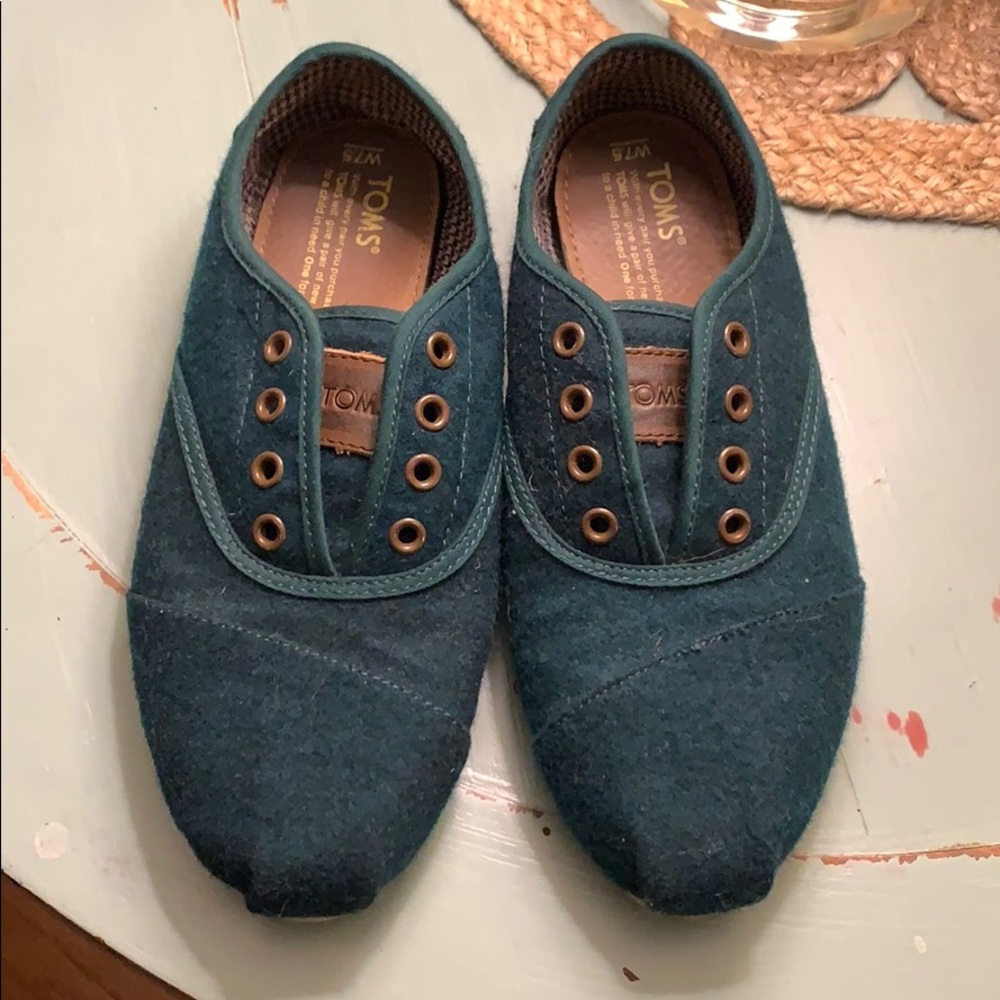 Slip on Toms sz 7.5